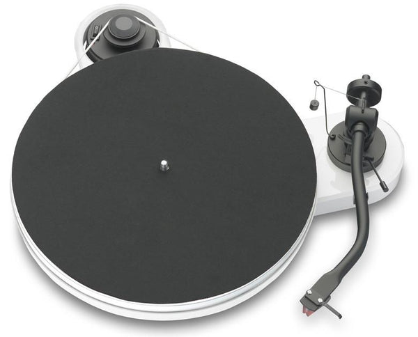 Pro-Ject Audio SystemsEssential III PhonoWith OM10 Cartridge(Made In Europe